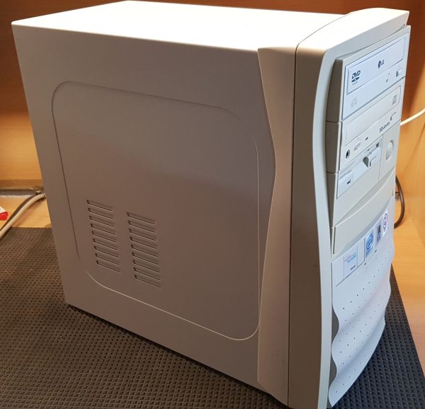 Gebrauchter PC mit Windows 98 SE - Computer Win 98 Used