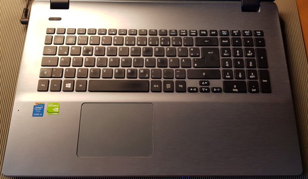 Gebrauchter Laptop mit Windows 11 - 17,3"-FHD 8 GB-RAM 1000 GB-HDD