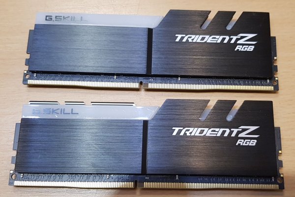 Gebrauchter RAM DDR4-3200 - 16 GB G.SKILL Trident Z RGB