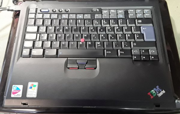 Gebrauchter Laptop IBM Thinkpad R50e mit Windows XP Professional SP2