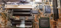 Gebrauchtes Slot1 Motherboard mit CPU und SCSI-Controller
